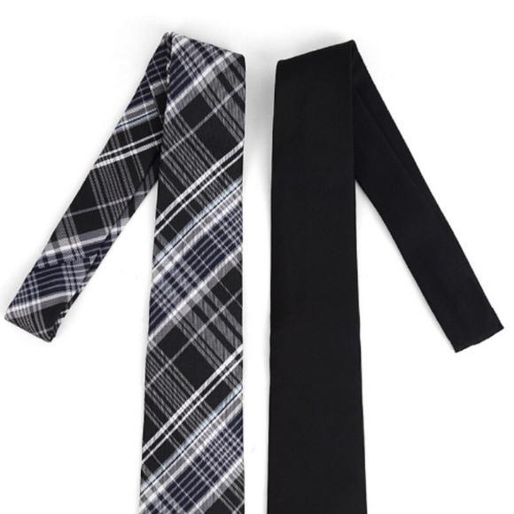 UMO LORENZO

Plaid & Solid Tie with Matching Hanky - Picture 2 of 4